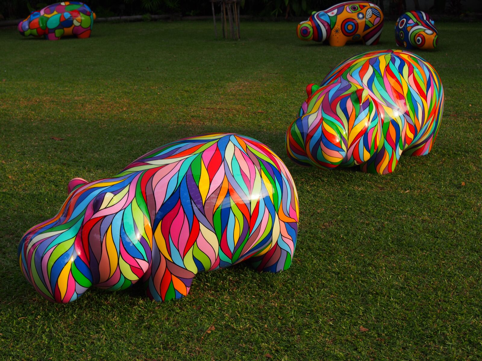 Hippop Art Artheline Pop Art Hippo sculpture on grass