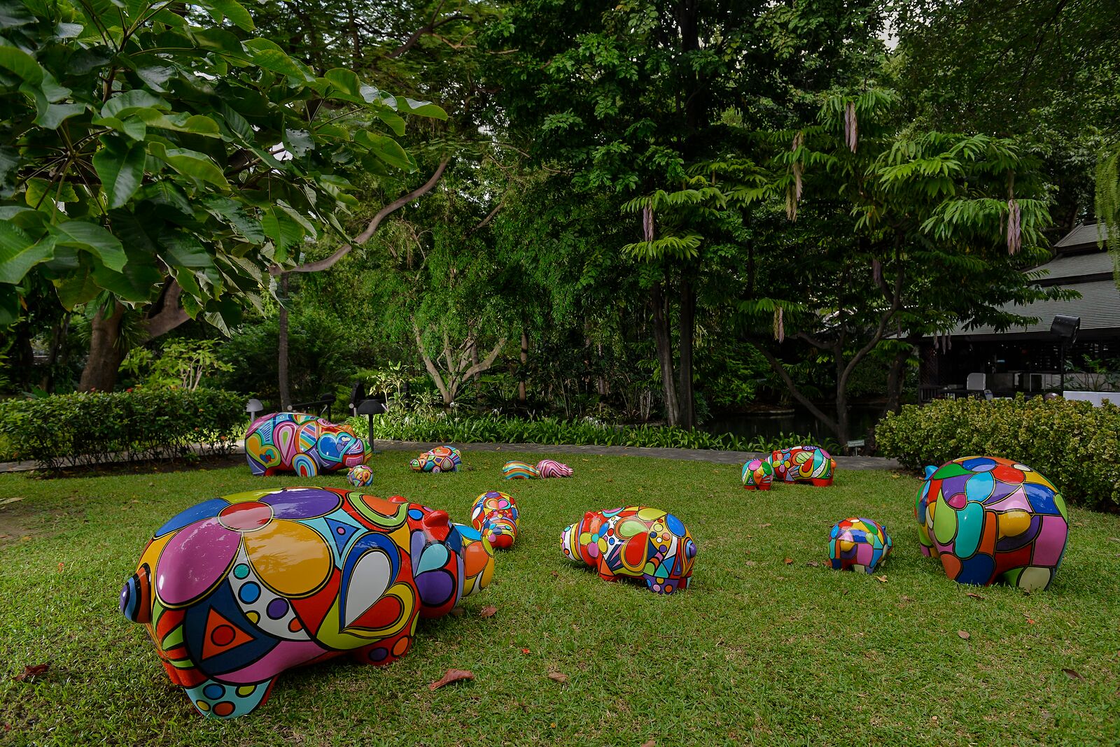 Hippop'Art Artheline Nazare-Aga Pop art Hippo sculpture Bangkok Hotel Outdoor 02