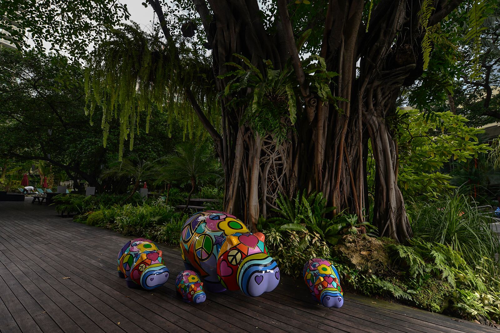 Hippop'Art Artheline Pop art hippo sculpture Bangkok hotel 02