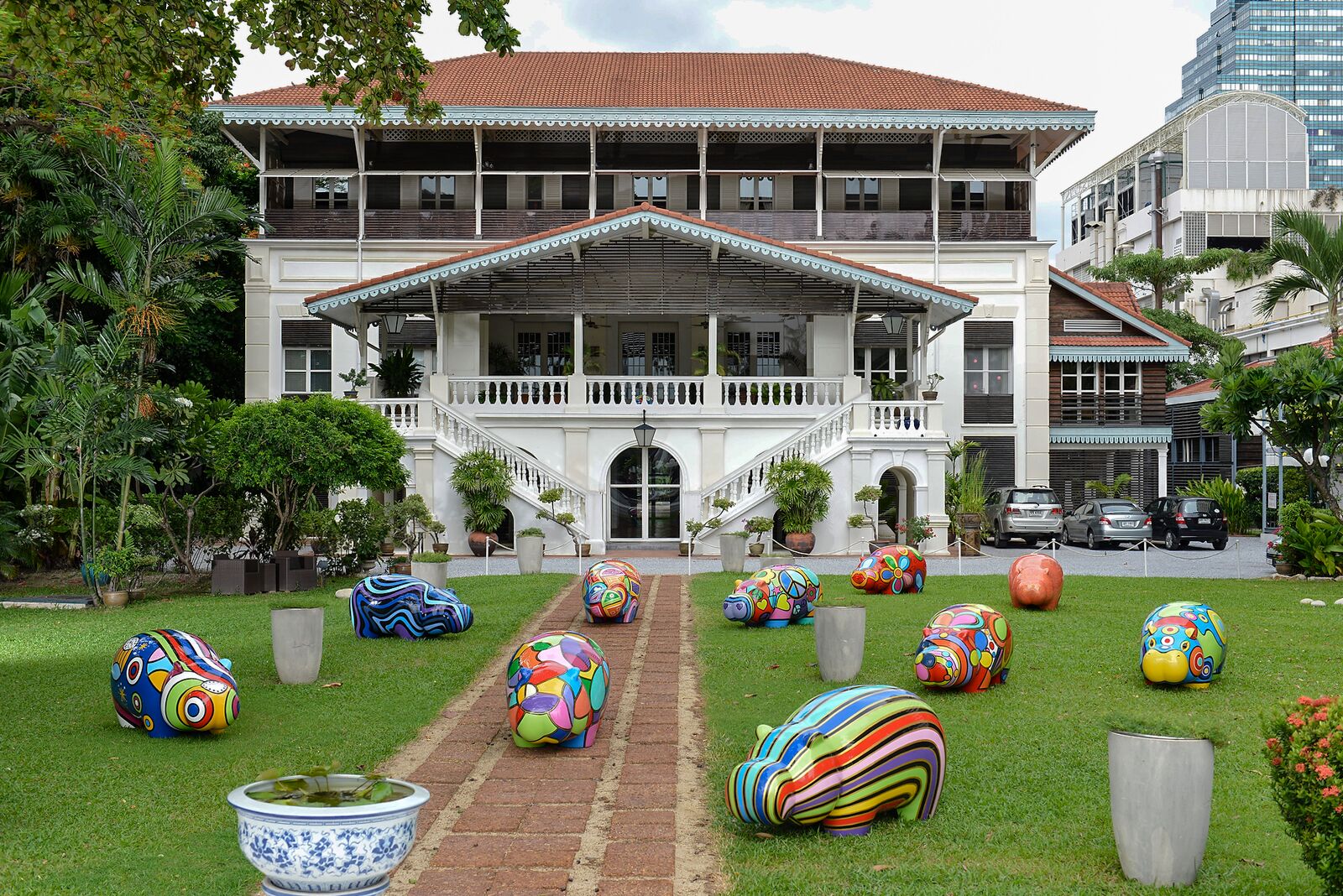 Hippop'Art Artheline Pop art hippo sculpture Bangkok French Ambassador residence 05