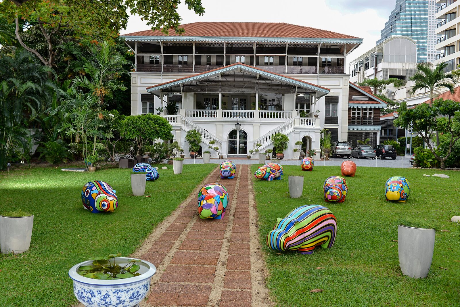 Hippop'Art Artheline Pop art hippo sculpture Bangkok French Ambassador residence 08