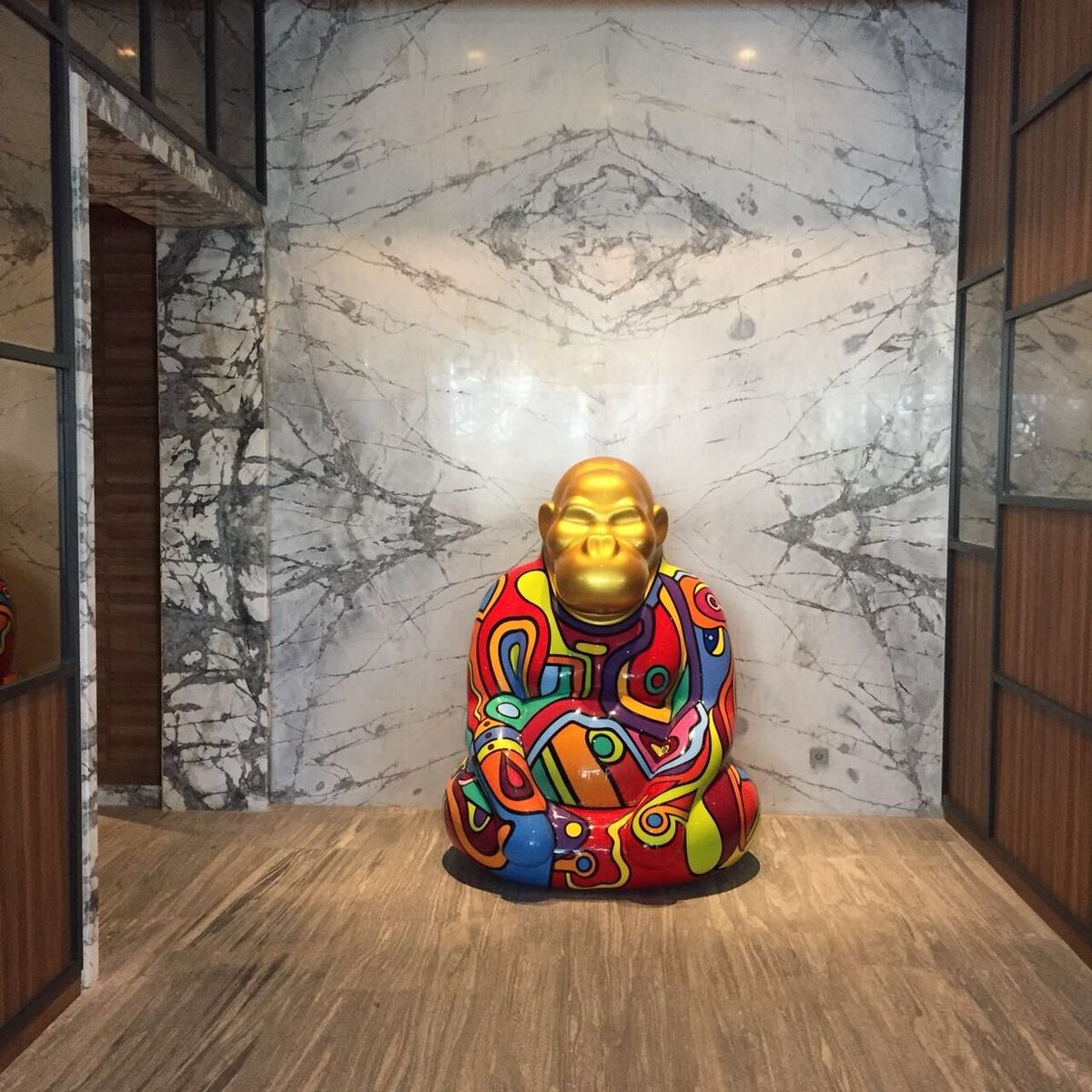 Goril'Pop Artheline Nazare-Aga Pop art Gorilla Sculpture Hotel Indoor