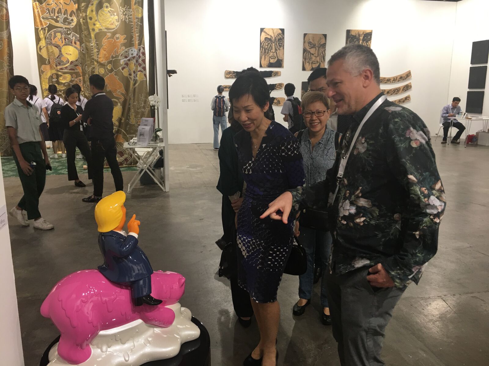 Fake The Climate with artist Arnaud Nazare-Aga Pop Art Trump sculpture on bear Dark Pink Exhibition with people