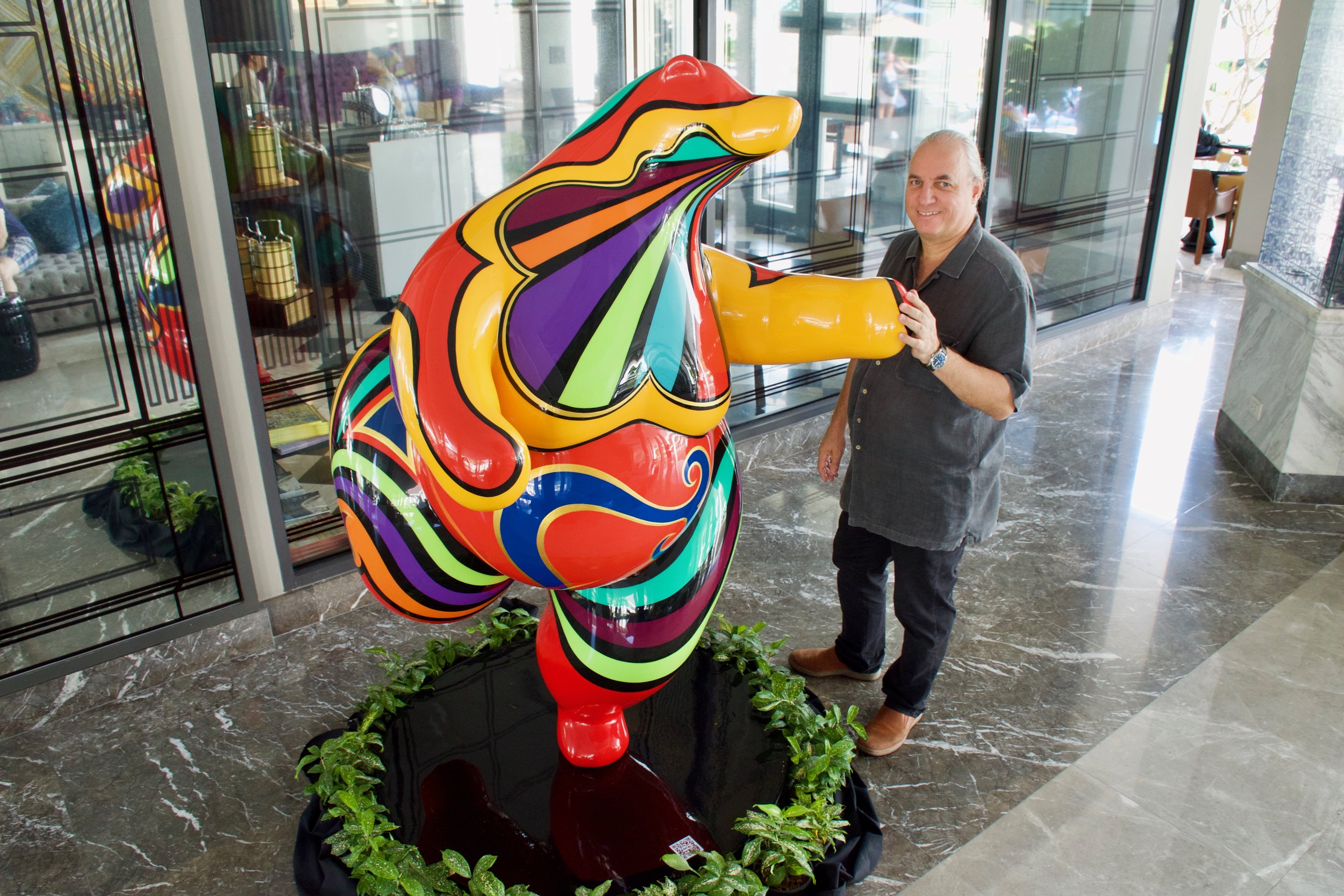 B-Pop Dancing Bear on rock artist Arnaud Nazare-Aga Pop art Bear sculpture Bangkok Hotel 02