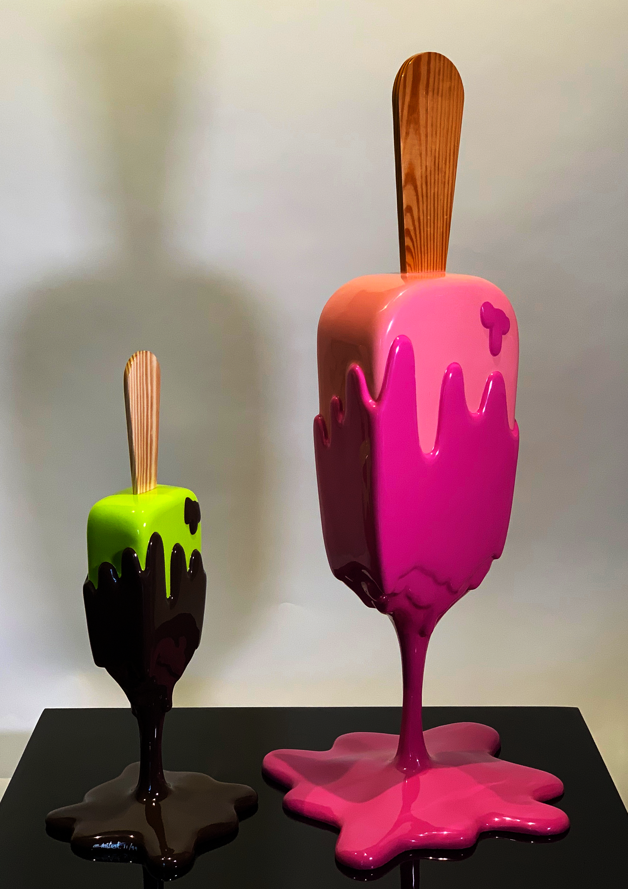 Ice cream sculptures pistachio chocolate pink different sizes
