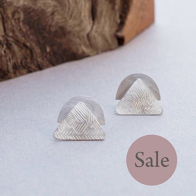 Ok, so this is not a Black Friday sale! It just happens to be when I&rsquo;ve managed to get organised and put all this up on the net 🤪💜
&mdash;
SALE //
I have a very limited number of my older textured/patterned earrings on sale which I am no long