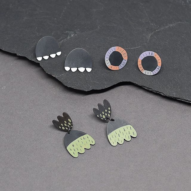 These little guys 😍
I&rsquo;m busy making in the studio at the moment, remember to order your earrings by Monday to receive them in time for Christmas 😊☀️
Made with recycled silver ♻️ #oxidisedsilverearrings #enamelpaint #recycled silver