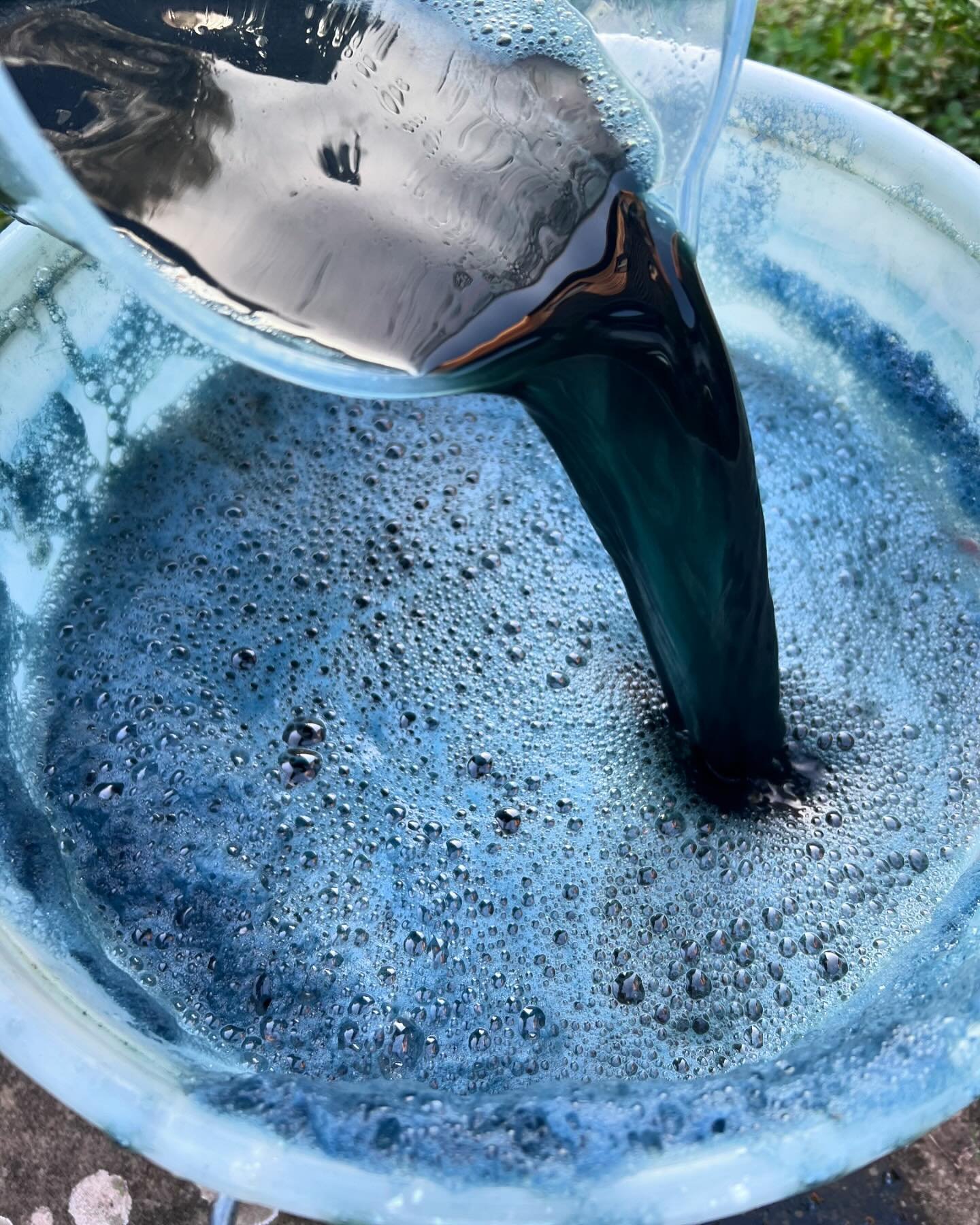 Experimenting with Japanese indigo in search of a pigment for woodblock printmaking 💙🙏🏽 it&rsquo;s looking good so far - now at the settling stage &hellip;. @sacredartofgeometry #naturalpigments #plantpigments #growyourownpigments #sustainableart 