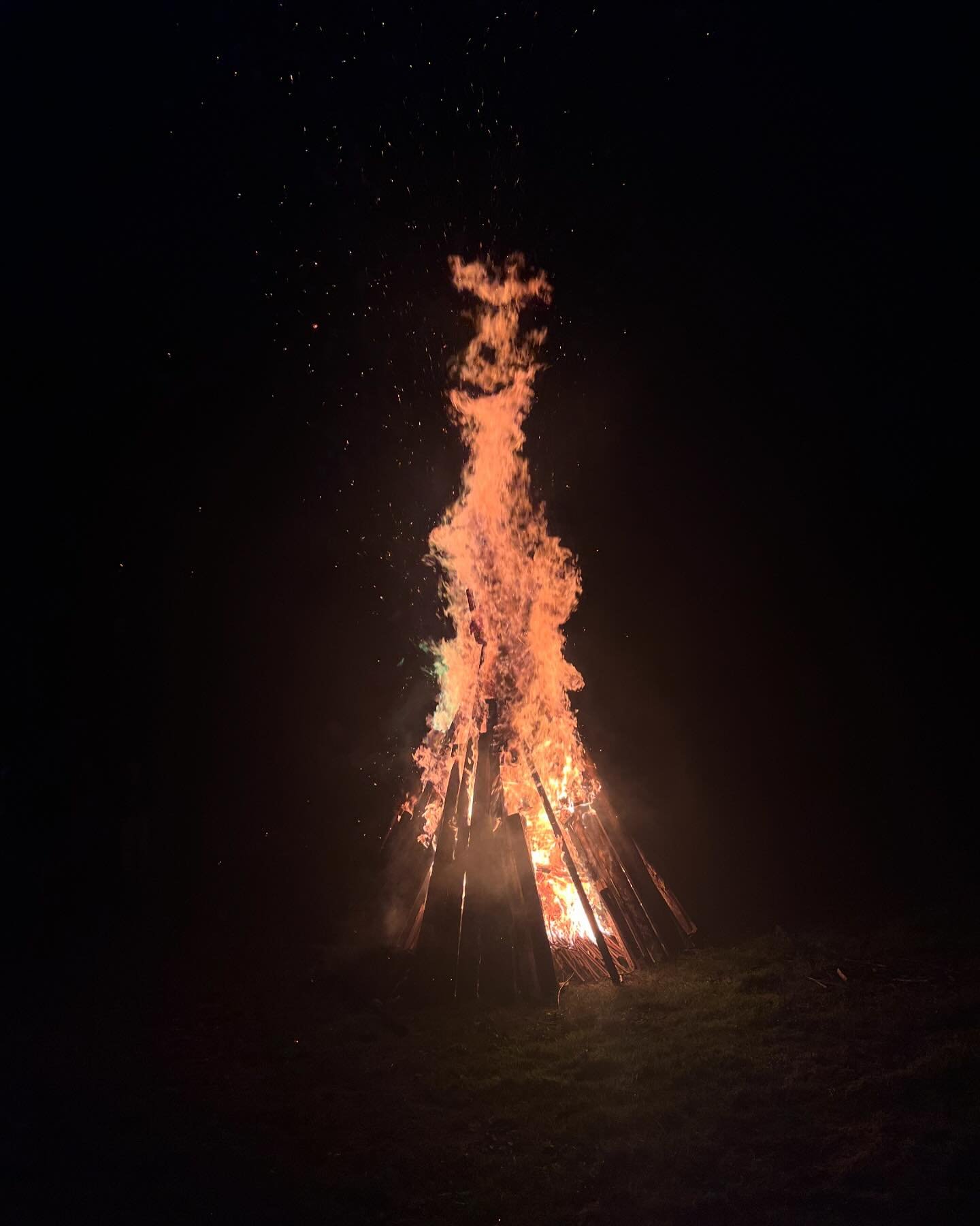 Sharing the fire. Keep the flame alive in the dark times. Thanks to the team at Hellens Manor for the bonfire and delicious shared meal @hellensmanor #artisticactivism #samhain #community #celebration