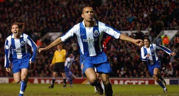 Encruzilhada #3 - Costinha em Old Trafford (2004)