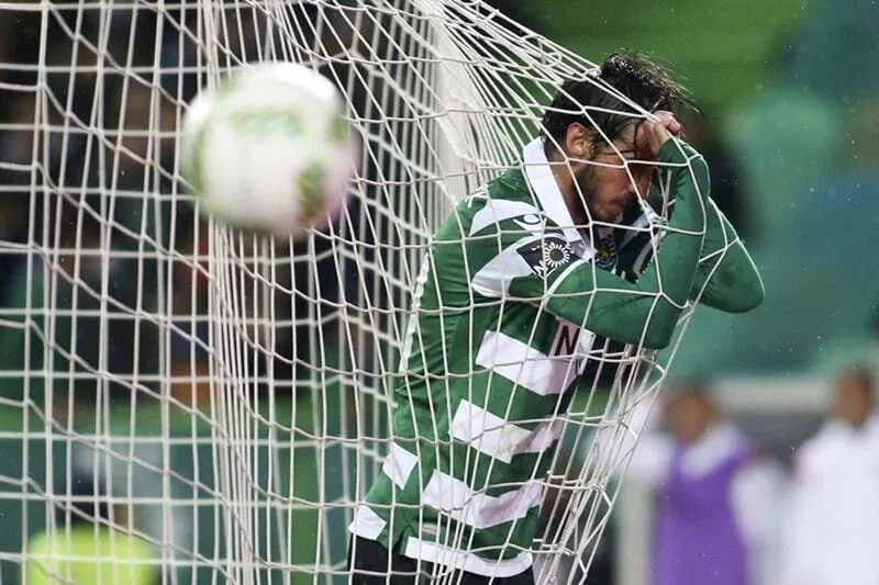 Encruzilhada #4 - Bryan Ruiz vs. Benfica (2016)