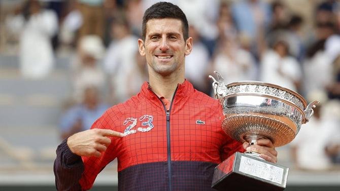 Novak Djokovic faz história em Paris