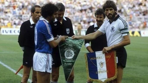 Flashback #28 - RFA vs. França (1982)