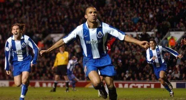 Encruzilhada #3 - Costinha em Old Trafford (2004)