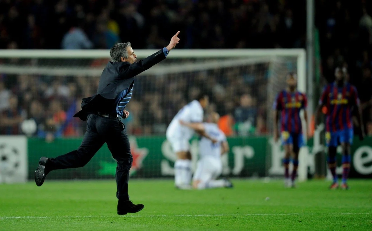 Encruzilhada #11 - E se Mourinho não tivesse eliminado o Barcelona? (2010)
