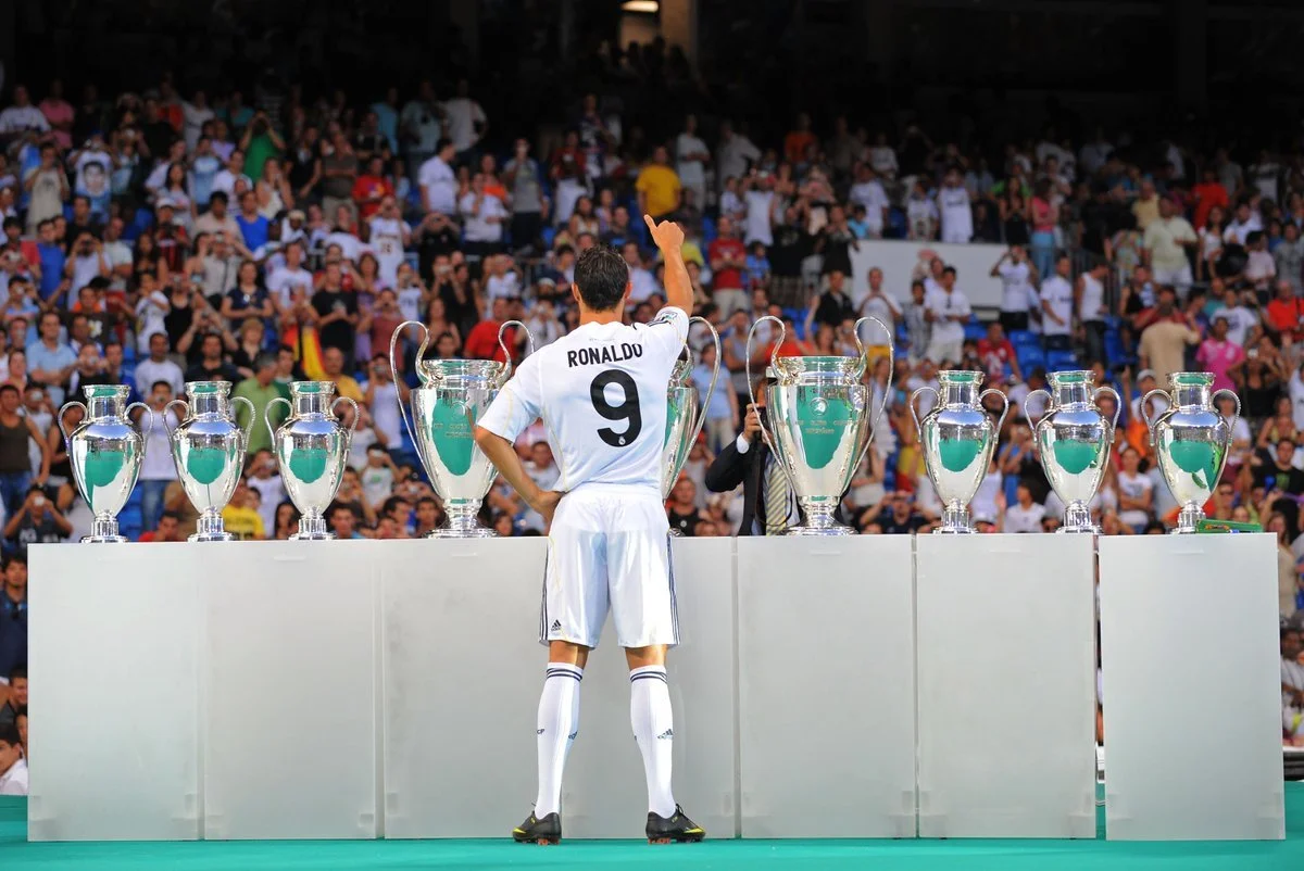 Encruzilhada #21 - Ronaldo não assina pelo Real Madrid (2009) episode artwork