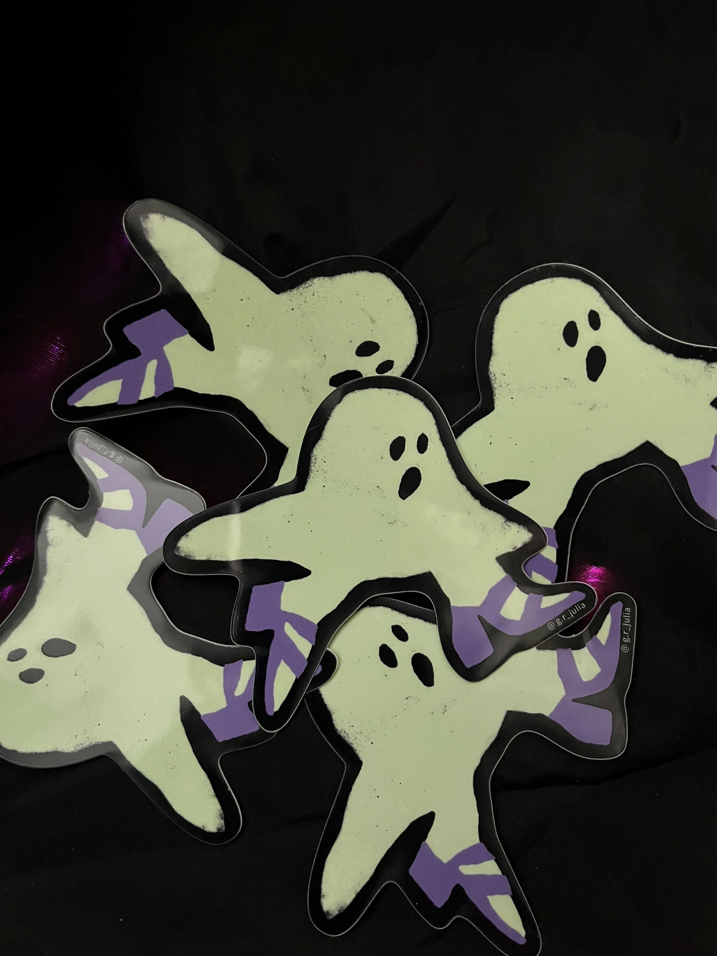 JuliaGR-StickerGlowGhost-2024-05.jpg