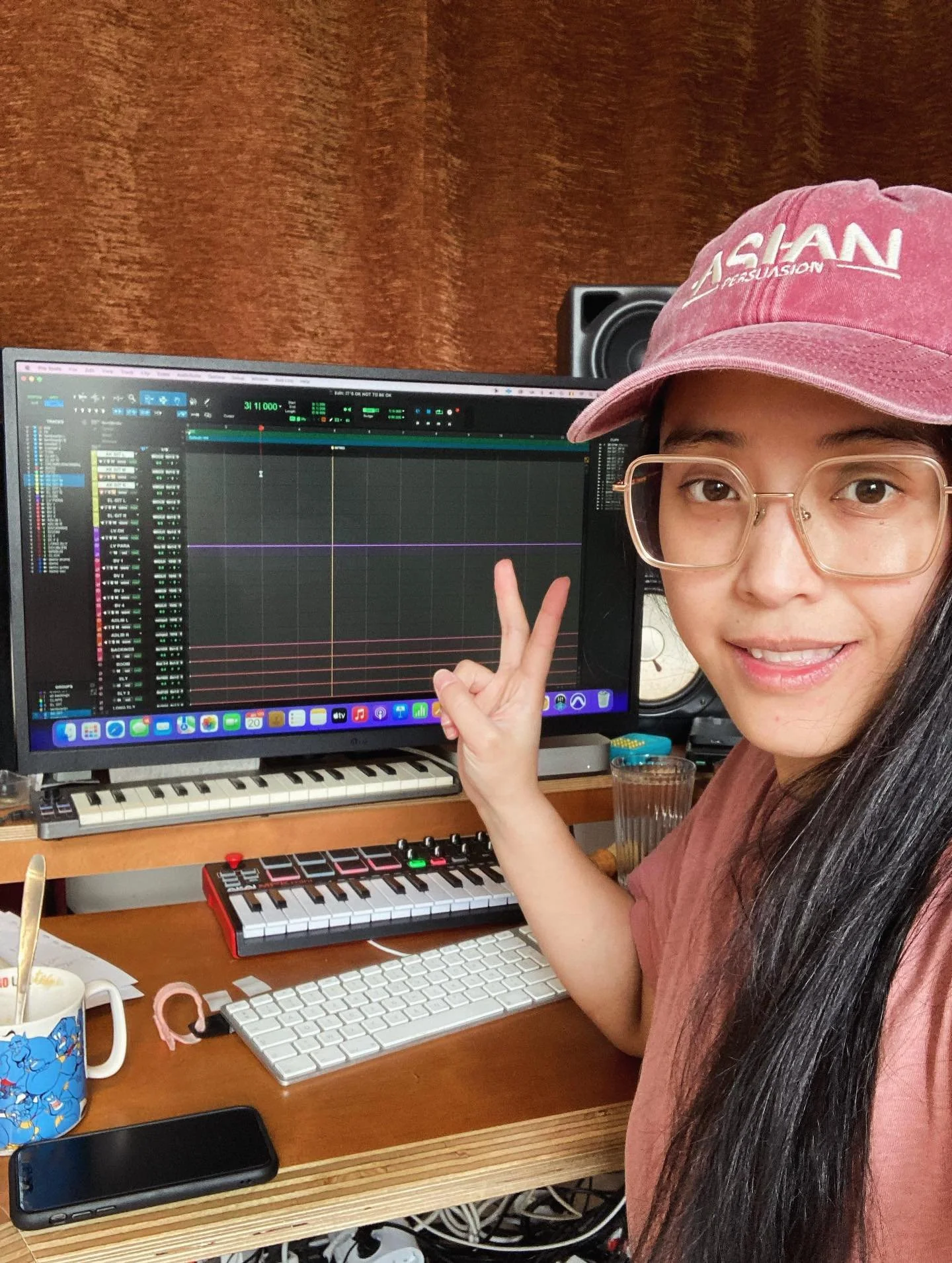 Day 5 of @jonisheila album funzies!
Writing, talking, arranging, experimenting to get her the best possible full album.