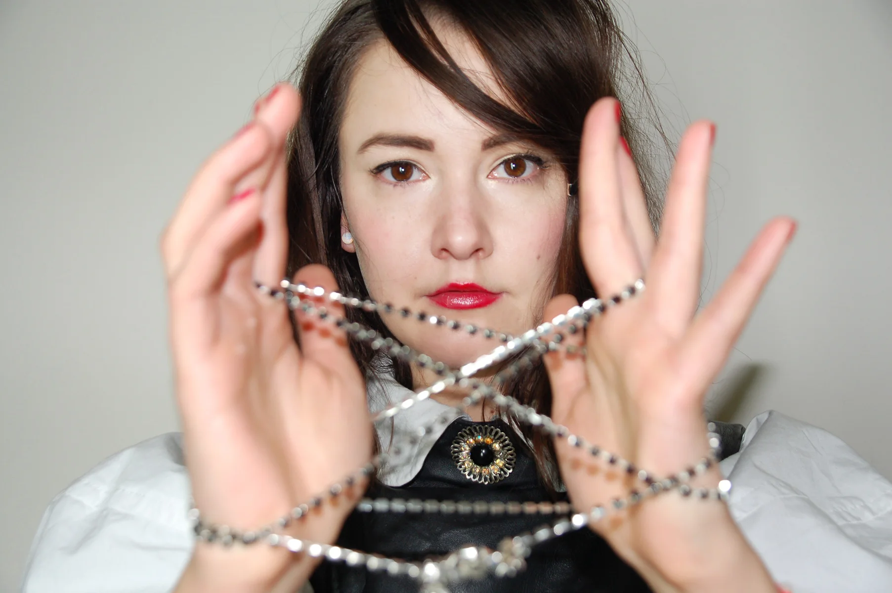 alice kette scharf.jpg