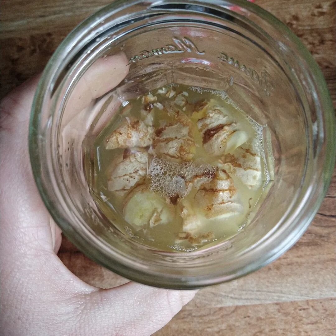 It is #fermentationfriday the time where I share some of my pet fermentation projects with you! 

I'd like you to meet Gigi the gingerbug. 

Much like water kefir, sourdough or kombucha, gingerbug is a starter you cultivate to create an ecosystem of 