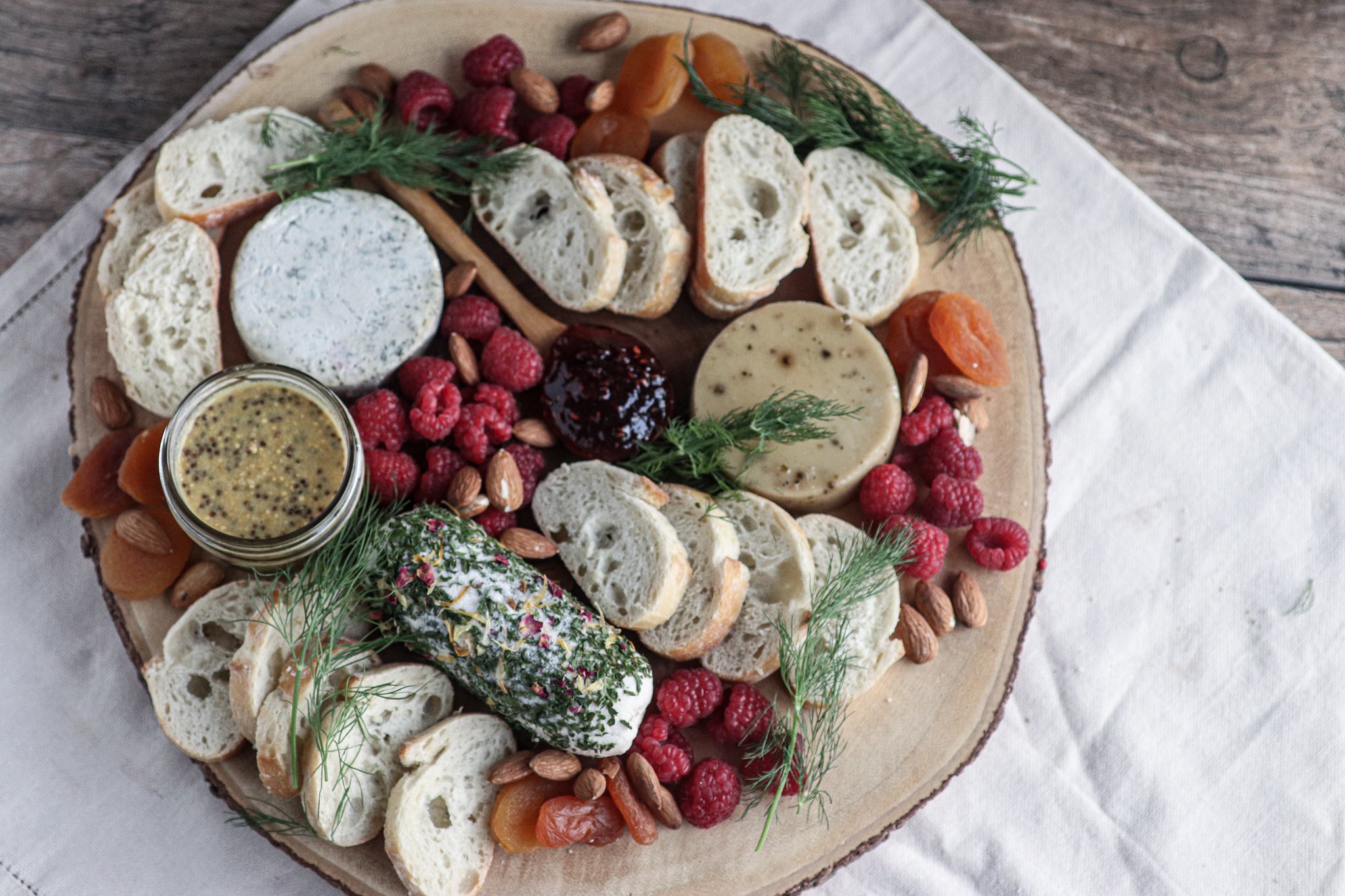How to Pair Vegan Cheese with Wine