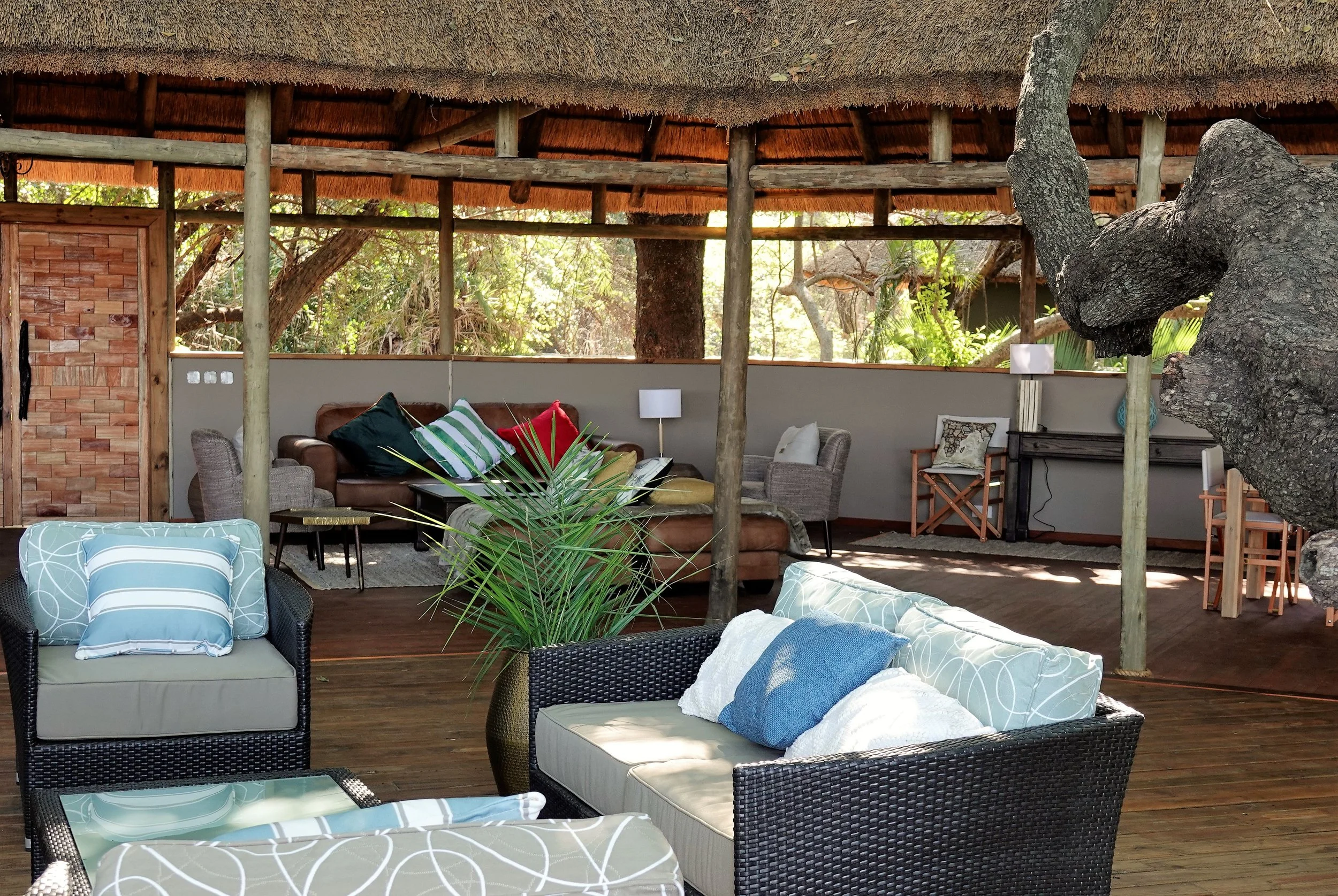 Mess area - outside in 2.JPG