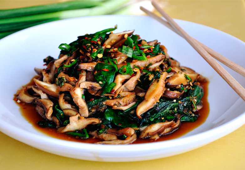 Spicy Garlic Oysters &amp; Spinach