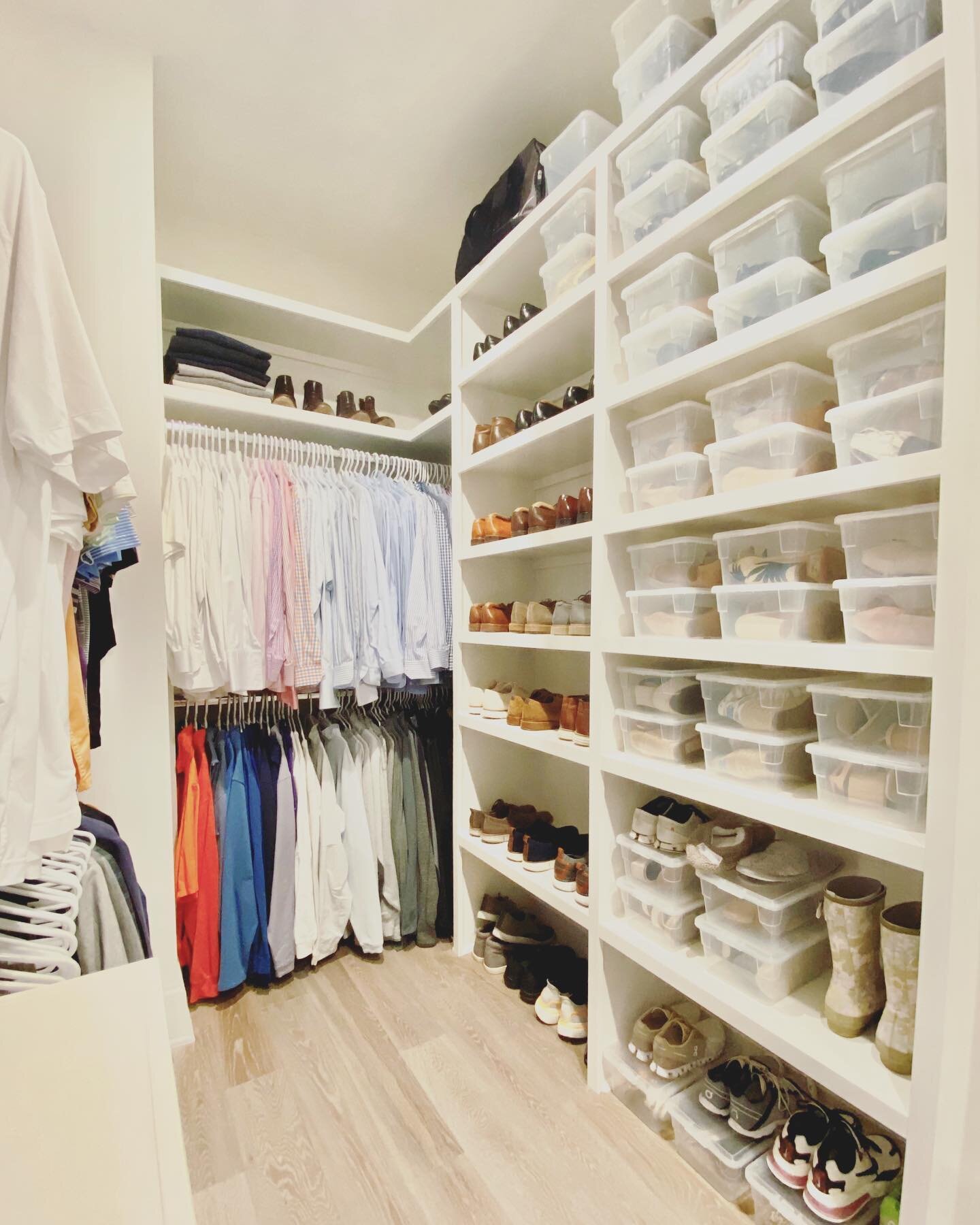 What closet dreams are made of 😍💫🌟

This client needed to be able to see all of their shoes at once so nothing would get overlooked. These clear boxes allowed us to double the amount of shoes on each shelf, and every shoe can be seen! 🙌🏼🙌🏼🙌🏼