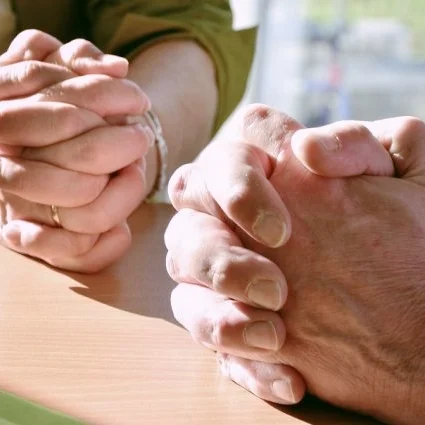 hands-2168901_1280-810x425.jpg