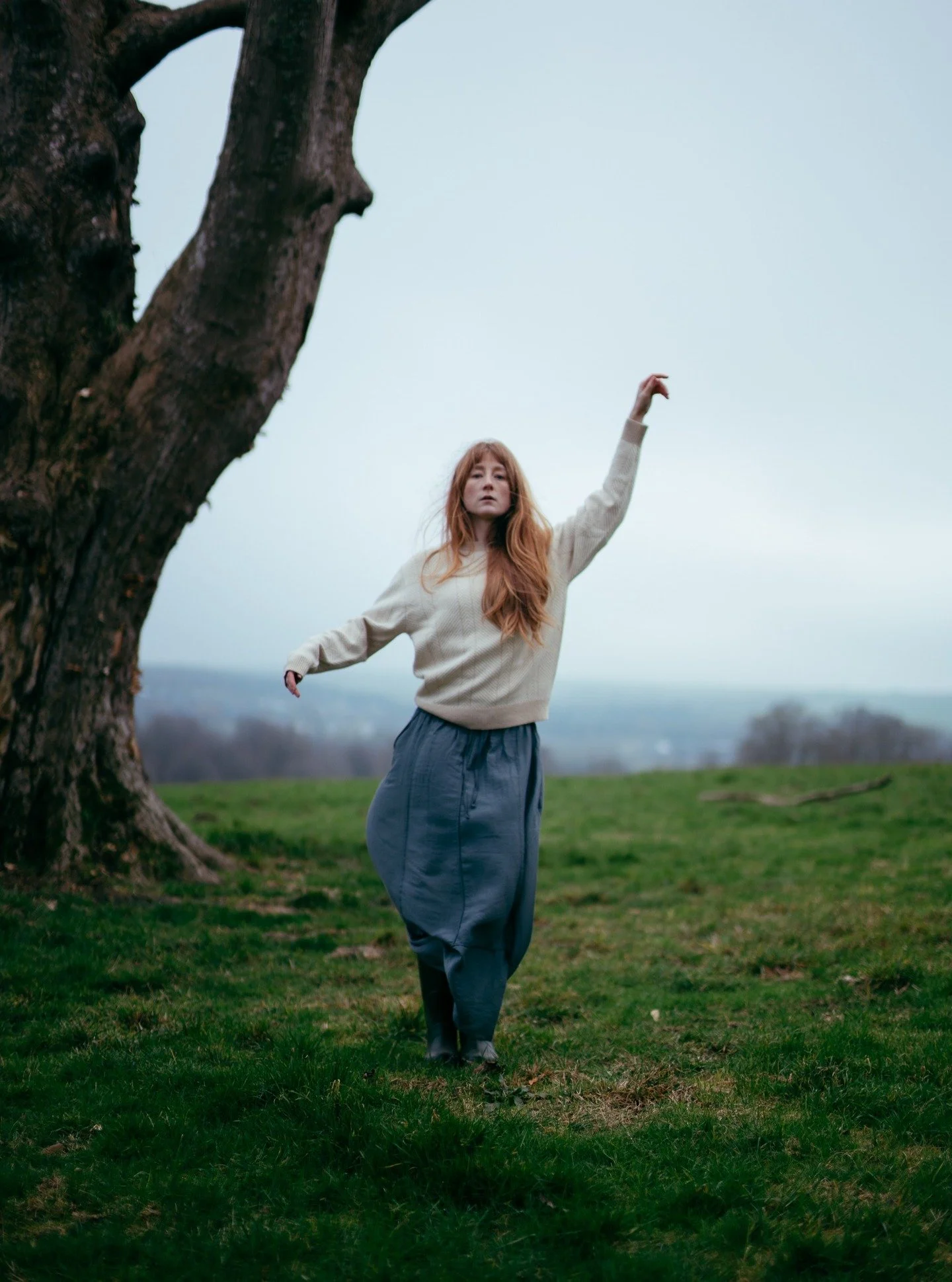 Our adaptation of 'Wuthering Heights'🥀

Thank you @rachelyvonnehatley for making this dreamy shoot happen (and for braving the cold!)

Keep swiping for a glimpse of a friend we made today🐶