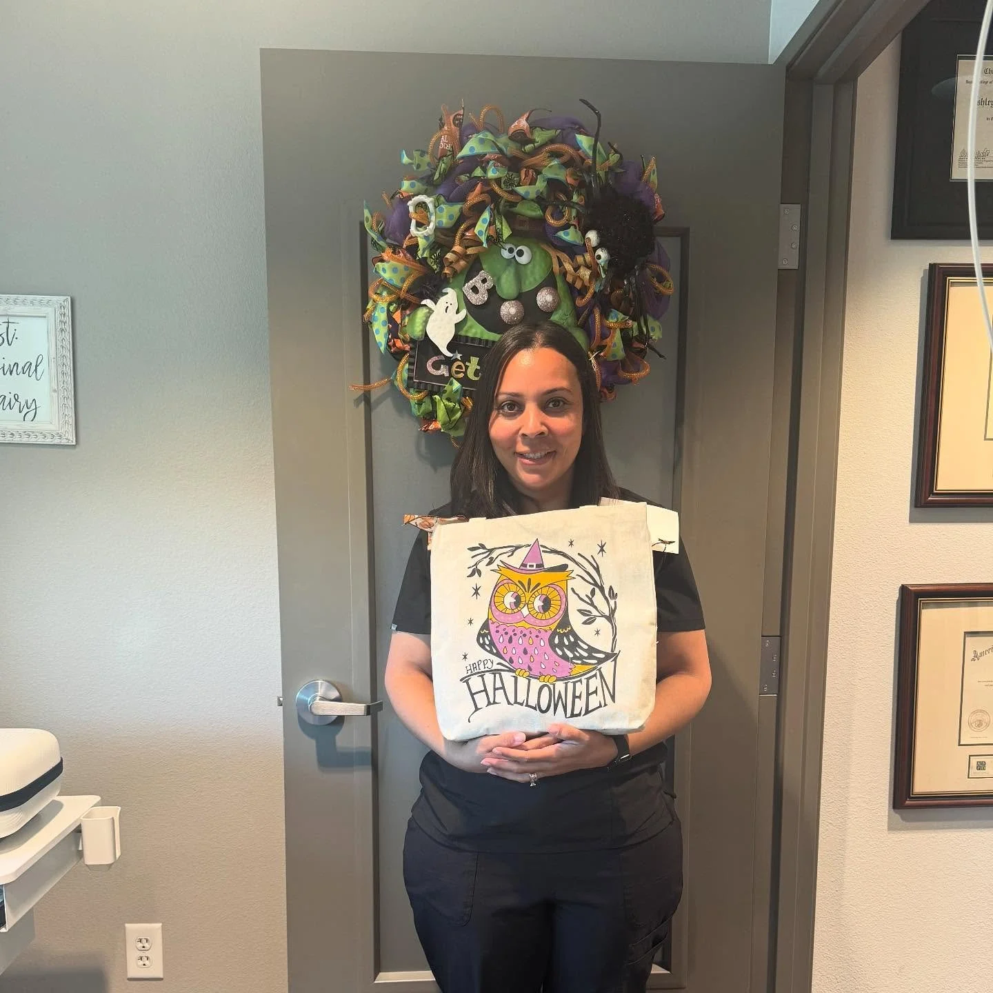 A huge thank you to the Center for Oral Surgery of Las Vegas for the delicious treat! We&rsquo;re so grateful for your kindness and partnership in keeping our community smiling. 🦷💙 

#DentalCommunity #GratefulSmiles #SummerlinPediatricDentistry