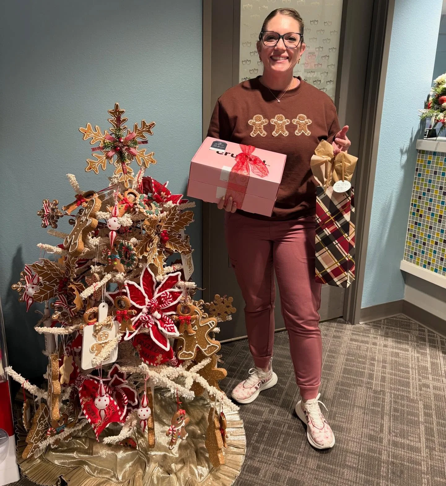 Feeling extra spoiled today! 🍪💛 Thank you to the Roth family for the delicious Crumbl Cookies &mdash; you made our whole team smile a little brighter!

#HolidaySmiles #PediatricDentistry #ThankYou #SummerlinPediatricDentistry