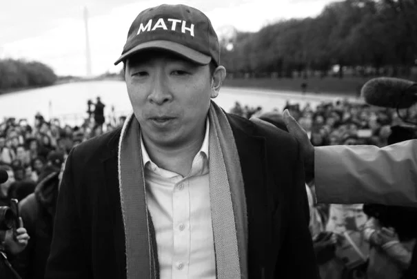 YOLO + MATH: La política hiperbólica de Andrew Yang