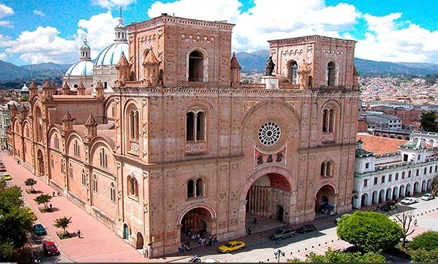 CUENCA Dante Aligheri s/n y William Shakespeare Cdla. Santa Maria del Vergel Telf: (593) 07 4056-124 / 07 4056-314