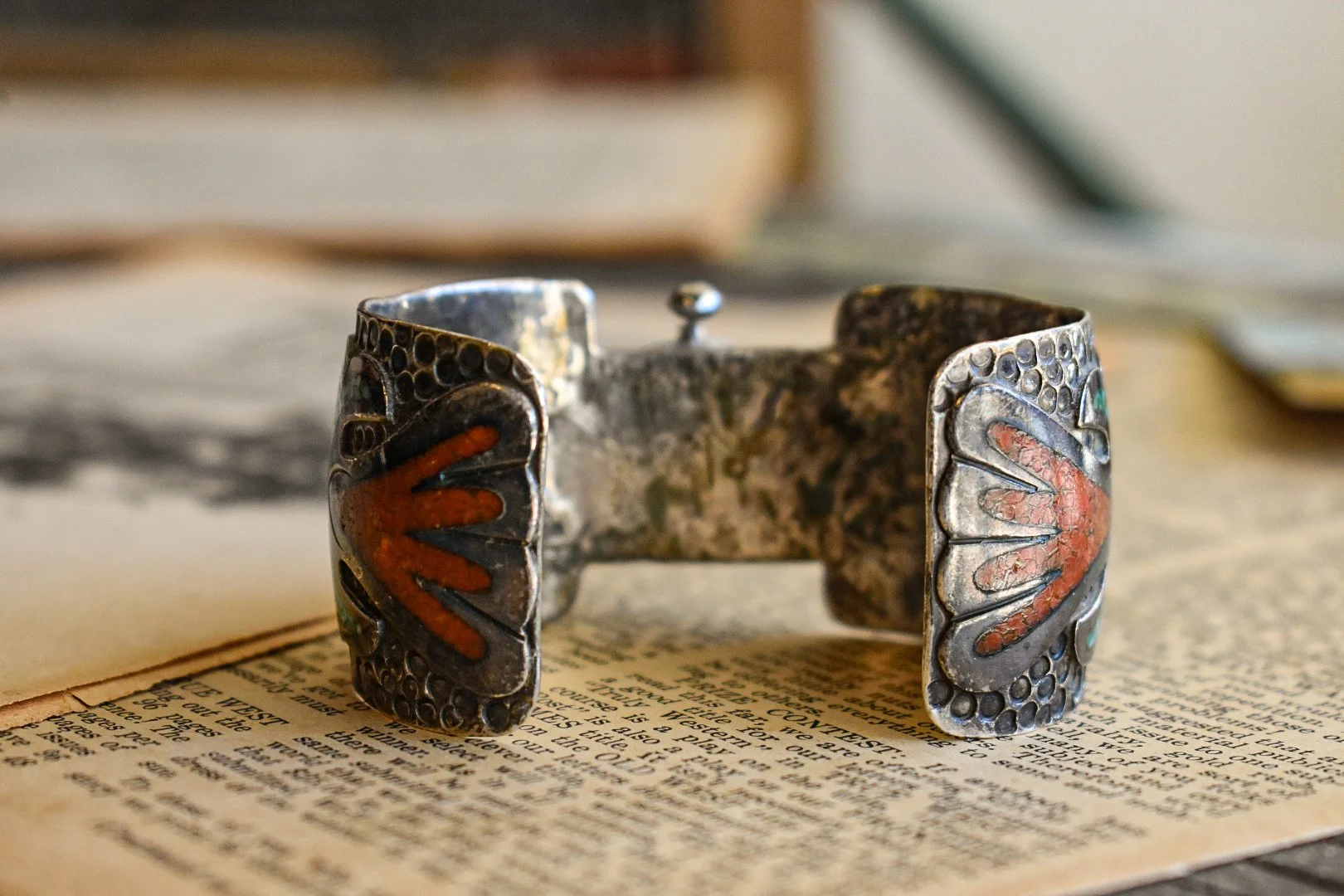 Vintage Peyote Bird Chip Inlay Watch Cuff — Sapphires  display picture 2
