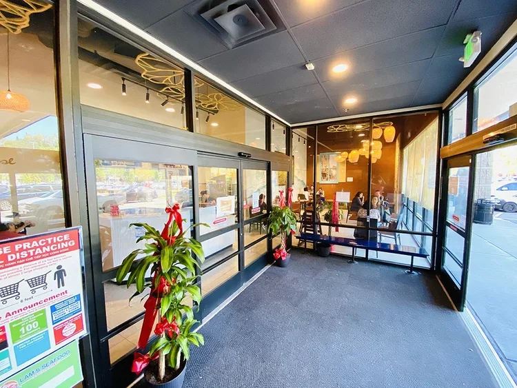 Lam's+Seafood+Market+-18027_1.webp