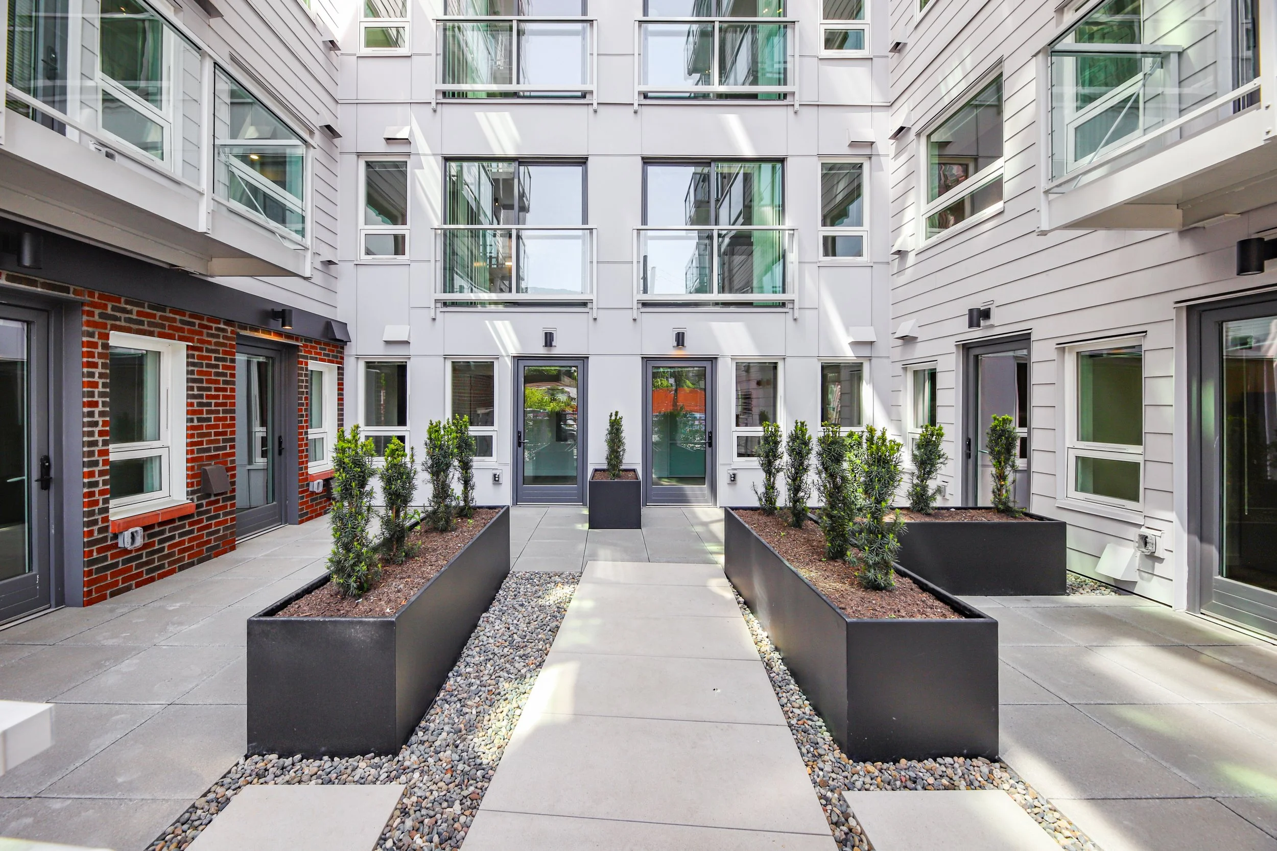 Exterior 01.jpg
