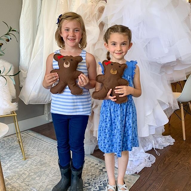 Having adventures already in sewing class. The little girls made teddy bears for their first project. We cut curves, they are simple to sew, and fun to stuff. I think the girls were as excited as we were to start sewing again 😊 we enjoy these bright