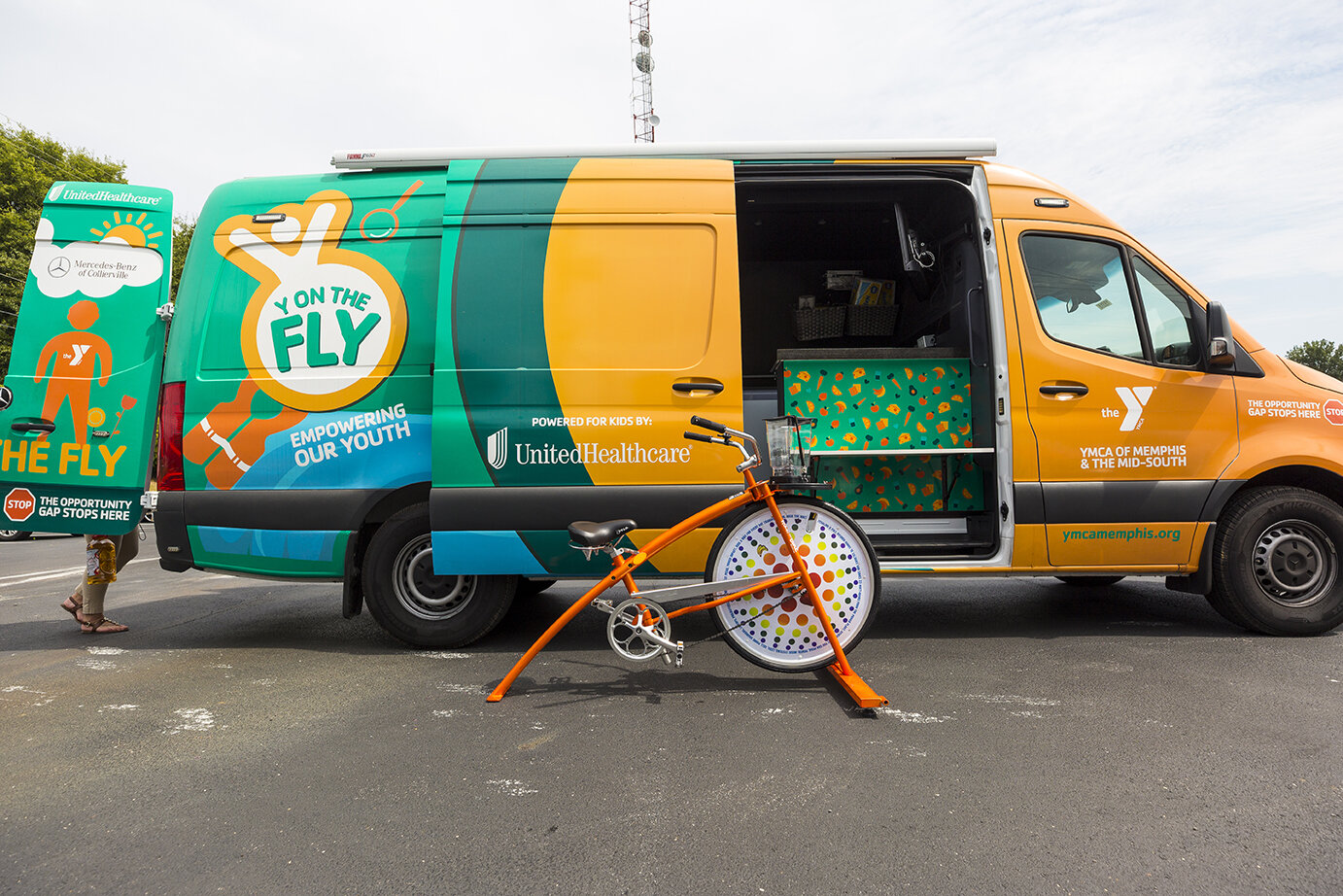 Bike machine that works a blender for smoothies as the rider cycles in front of the Y Food Truck