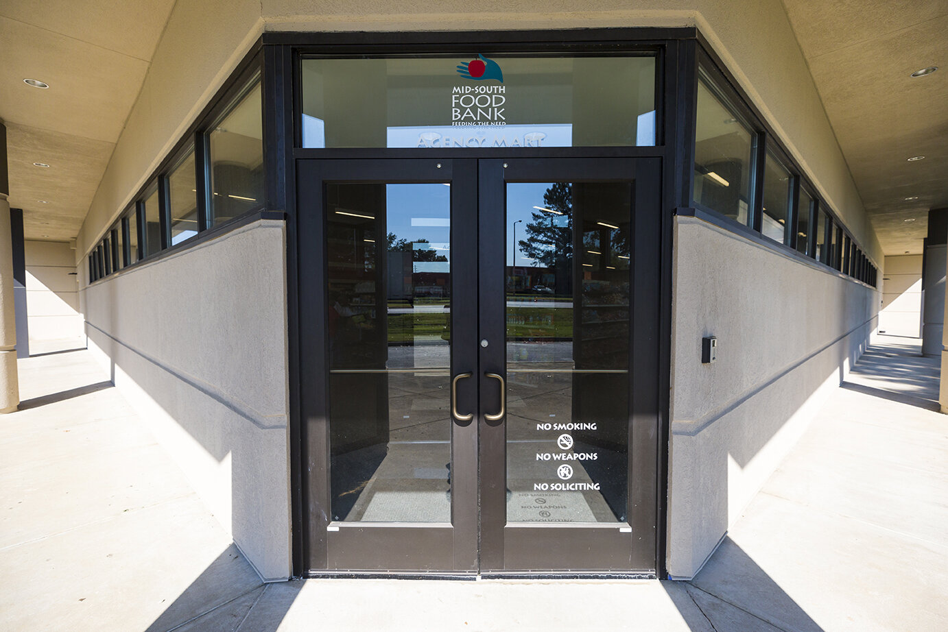 Front entrance to the Agency Mart at the Mid-South Food Bank
