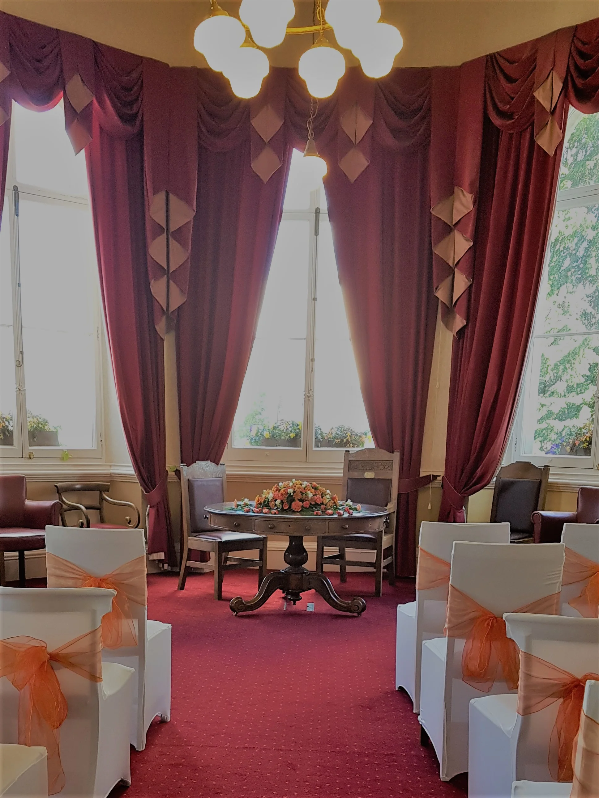 Mayoralty room autumn wedding.jpg