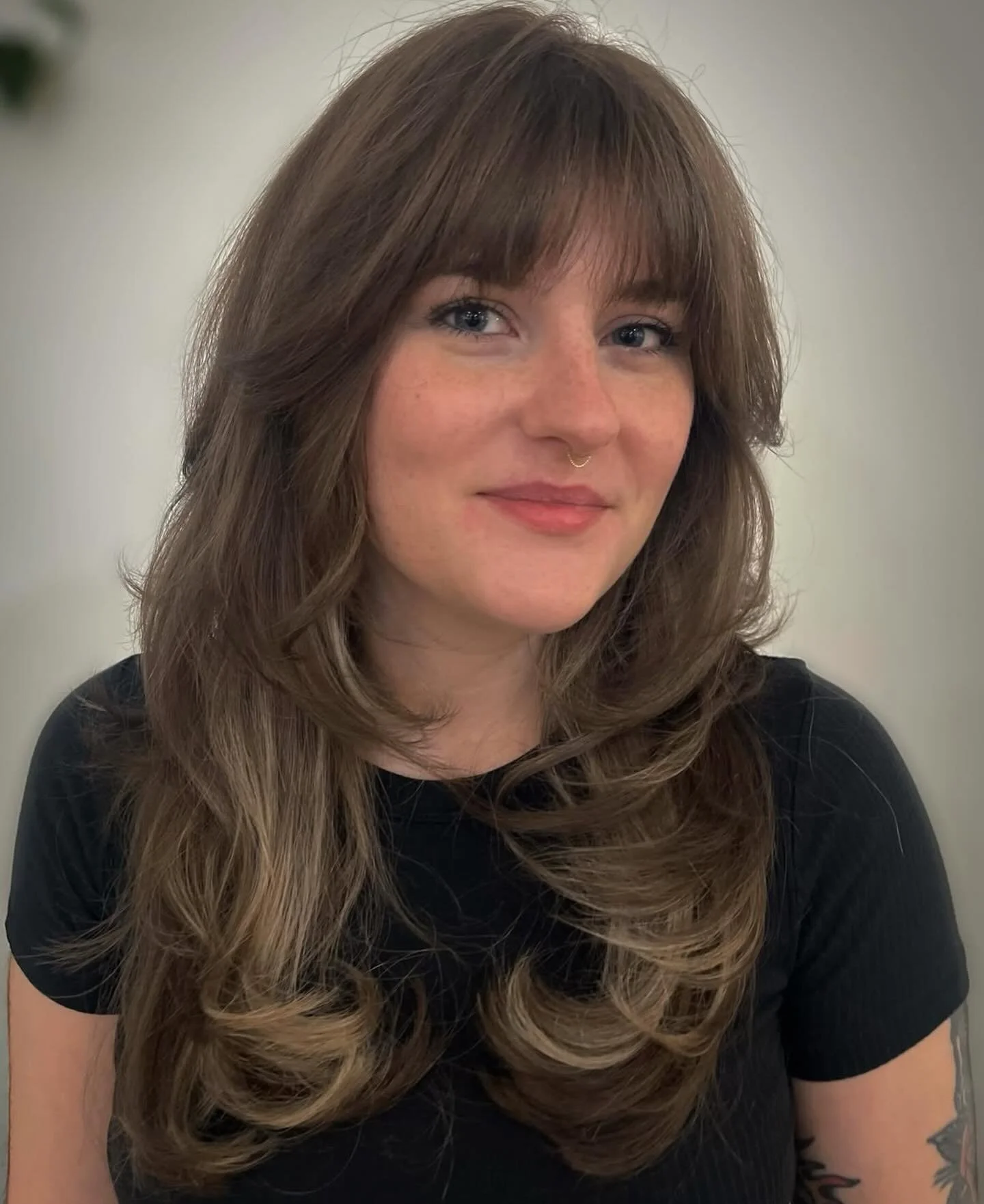 Gorgeous layered haircut with peek 🫣 a boo blonde brought to you by the one and only @haiirby_lys