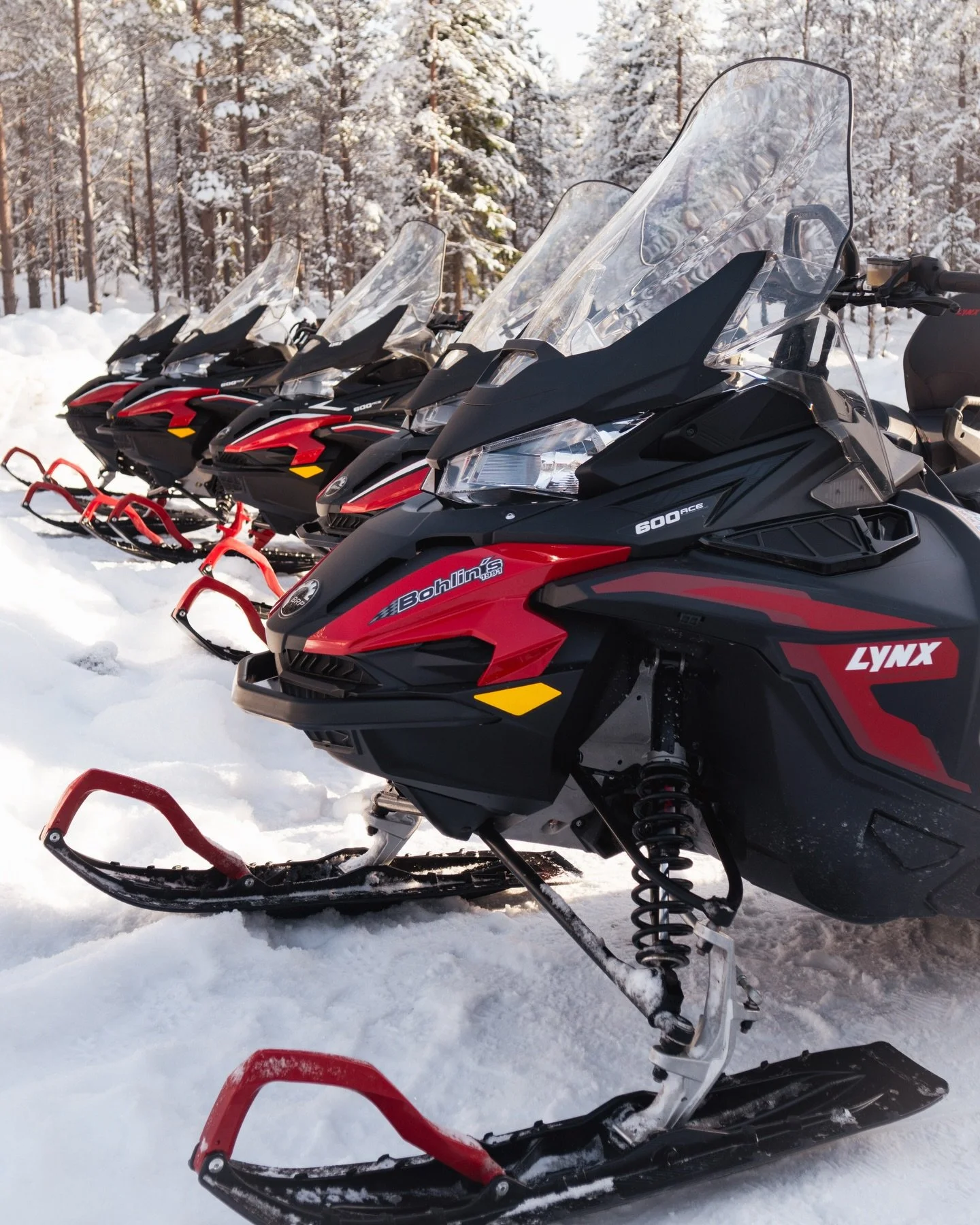 Snowmobile&rsquo;s ready for today&rsquo;s tour 💫
&bull;
&bull;
&bull;
#visitdalarna #visitsweden #snowmobiling #dalarna