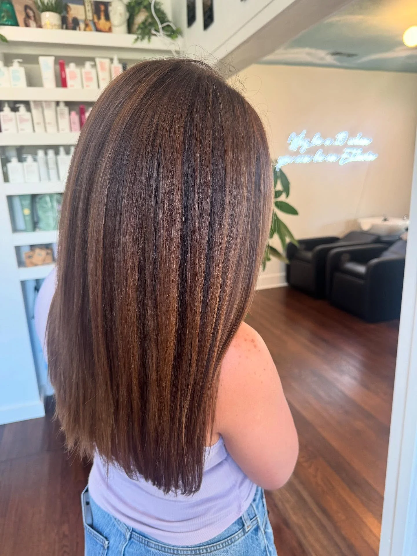 Can you believe she used to be a blonde?  Rich chocolate 🍫 with dimensions for the perfect fall look!  Are you ready for change? 

#brunttehair #brunette #dimesnionalcolor #byeblonde @miche11edo11ar @_cheri.anderson