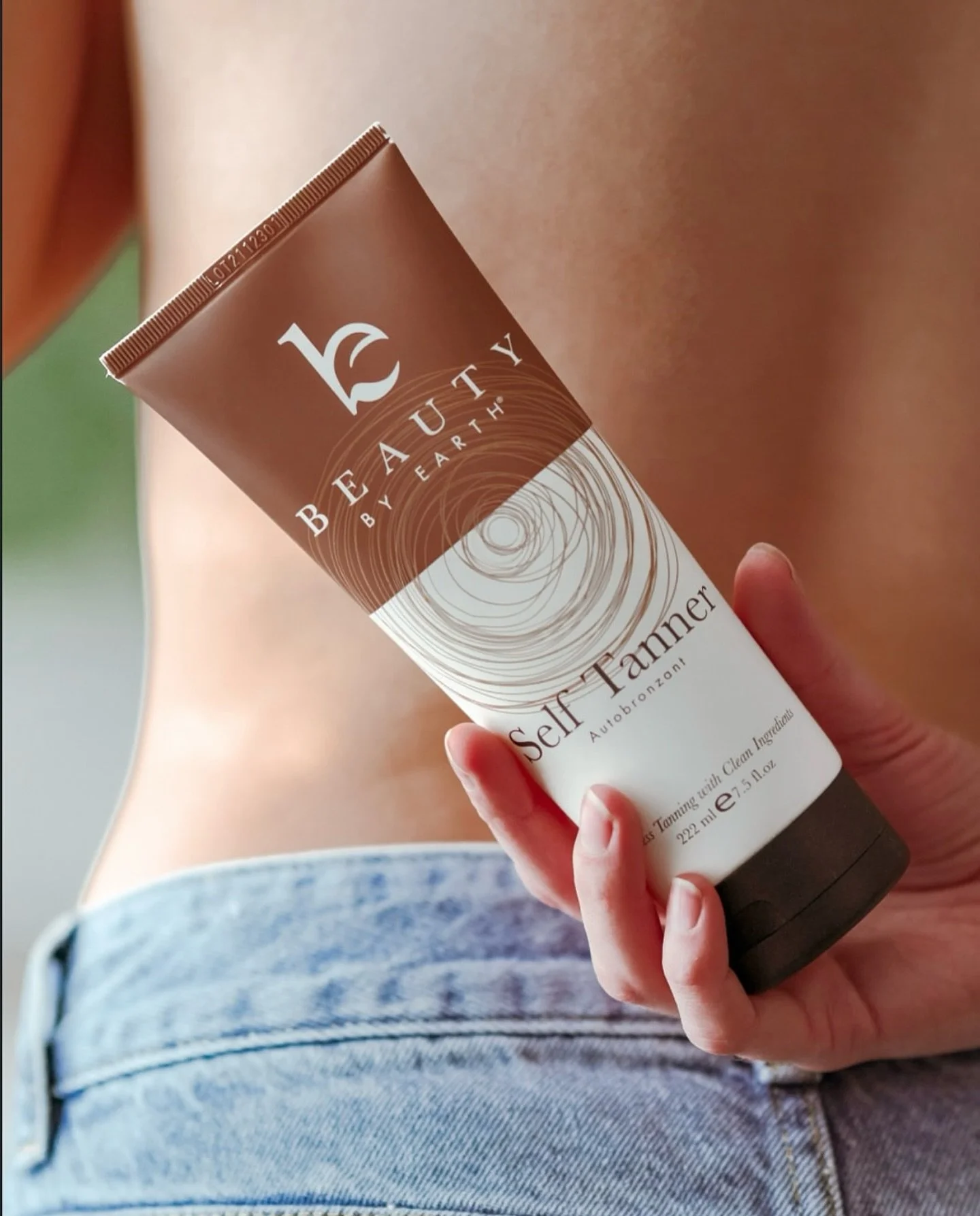 EXCITING NEWS! Parlor E11evin will now be carrying  @beautybyearth self tanner! We&rsquo;re so excited for all of you to be able to get your hands on this gold just in time for fall🤍