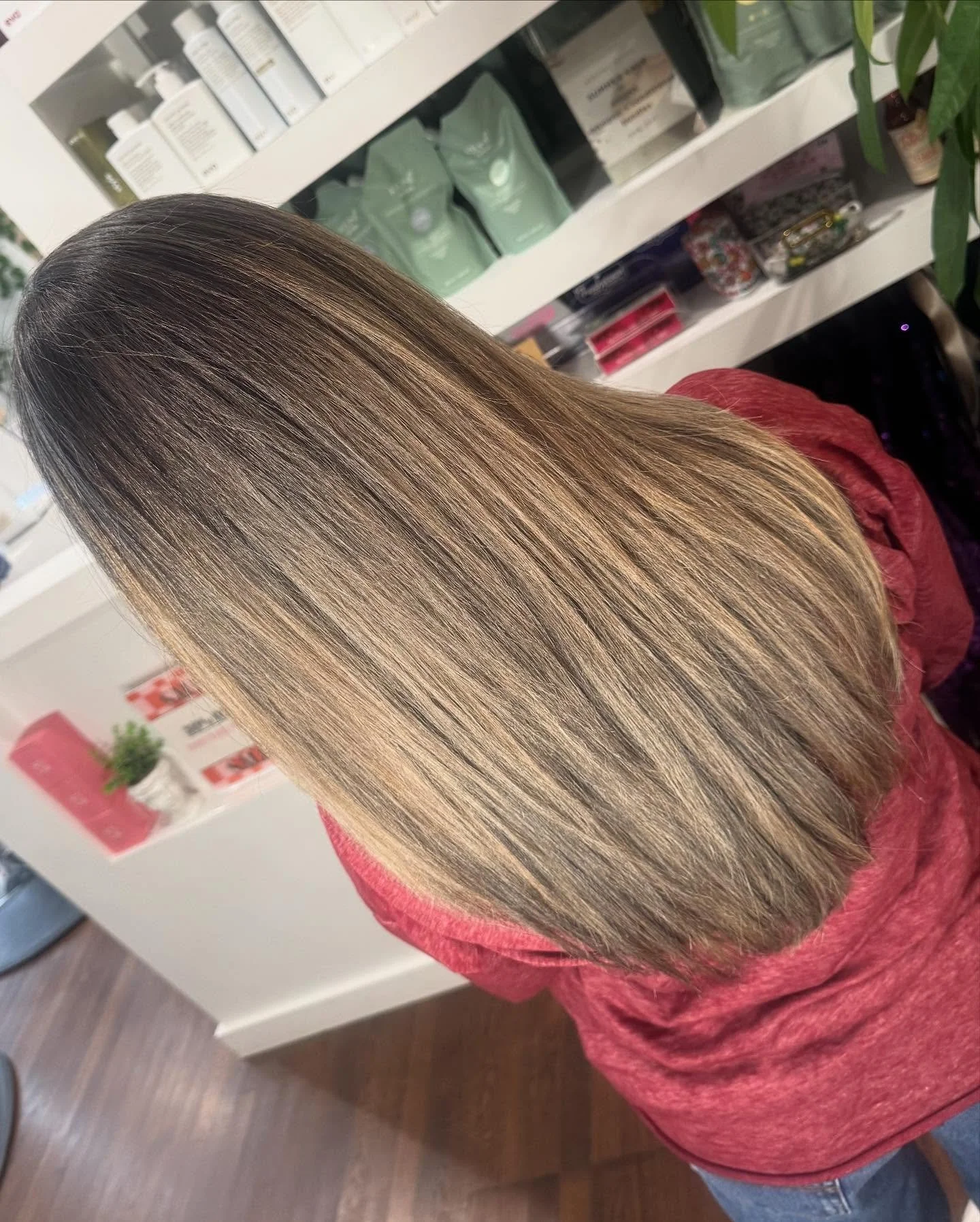 Blended balayage!  Did you know root shades and toners are actually good for your hair?! It seals the cuticle, makes hair less frizzy and over all more shiny and healthier! 

@miche11epop @miche11edo11ar 
#fortworthbalayage #brunette #hair #haircolor