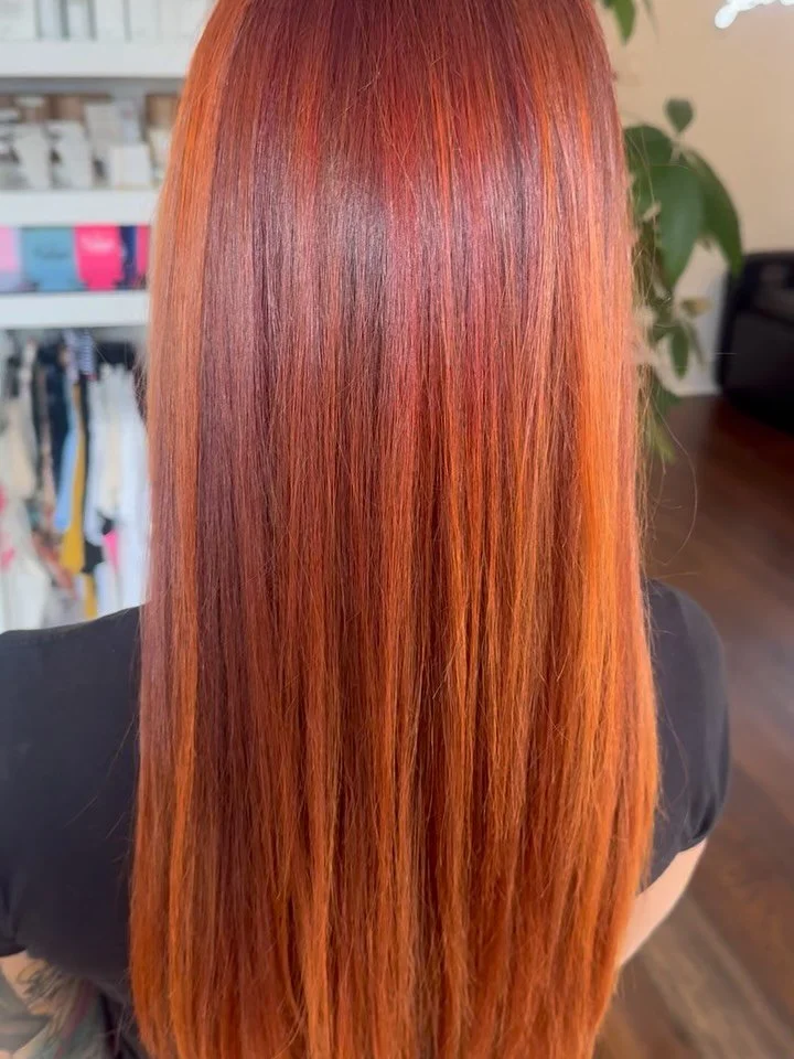 🔥🔥🔥🔥 
Refresh Red!  Swipe to see! 
We replaced the blonde accents and to a bold copper for the fall! 
@themermaidforge @miche11epop 

#redhair #mermaid #flaminghair #hothair #revamp #color #vivid #pulpriot #fortworthhair