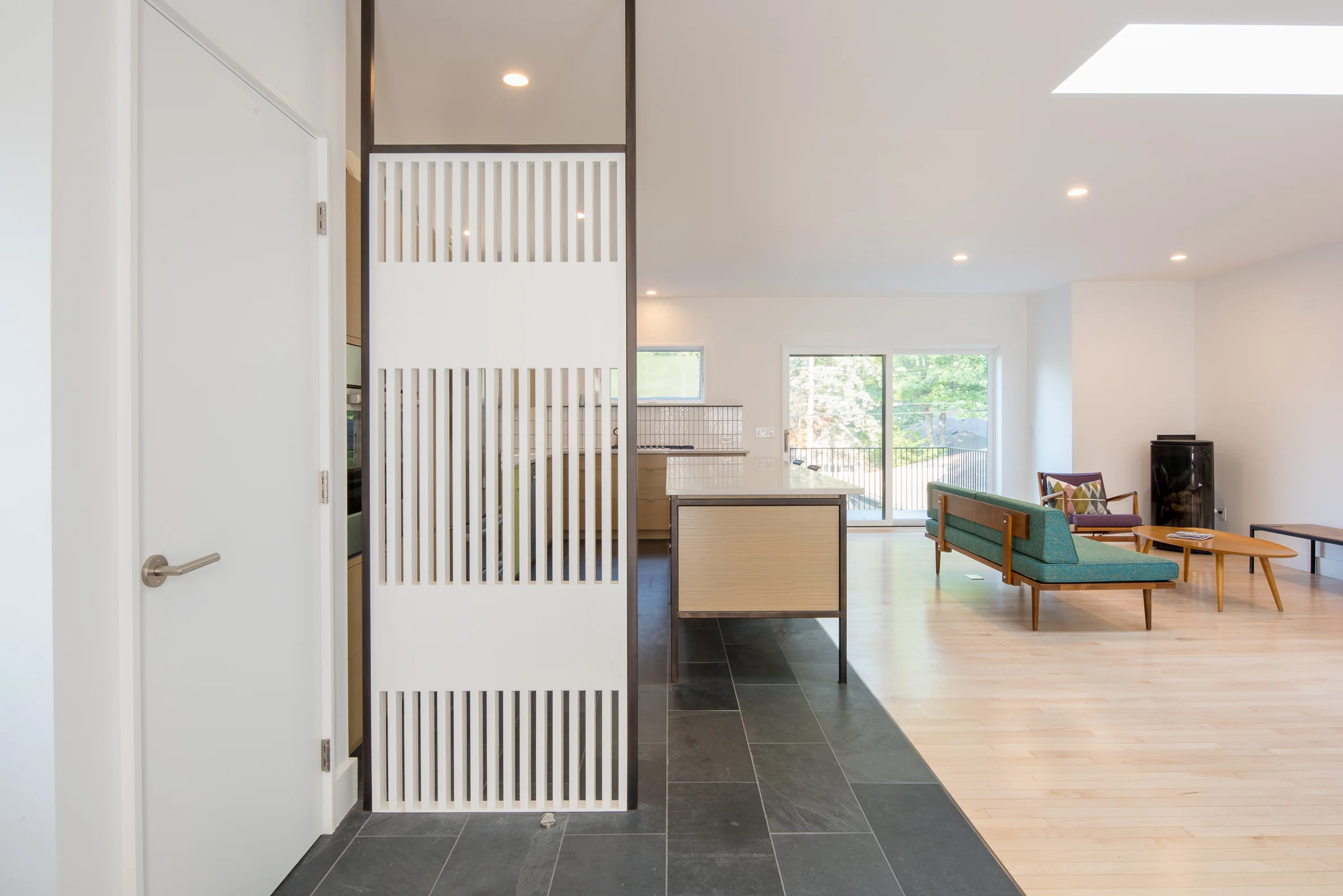 Front entry with custom wood privacy screen