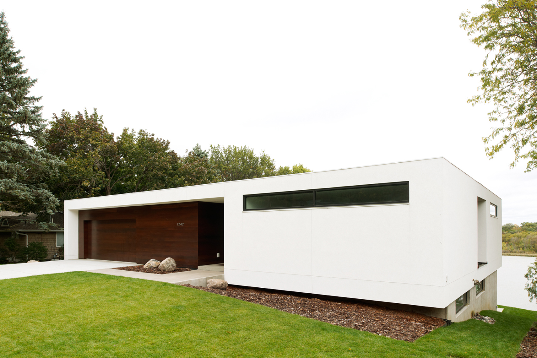 Extremely minimal modern lake home designed by Christian Dean Architecture