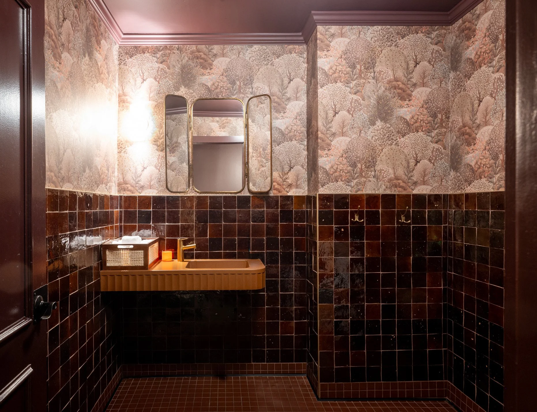red bath.jpg